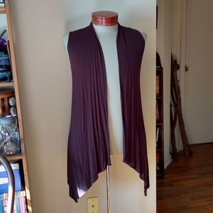 Vest Shark bite hem GUC